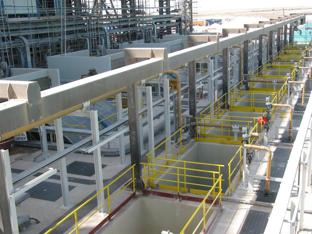 移動抓斗式格柵機